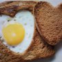 Valentýnský snídaňový toast