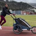 S miminkem zpět do kondice. Cvičení po porodu a co radí atletka Kristiina Mäki?
