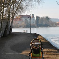 procházka kolem Štěpnického rybníka směrem k zámku.JPG