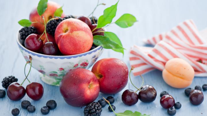 Plate-Of-Fruit-And-Berries-1280x720.jpg
