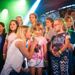 Bára zpívá s dětmi Nafrněnou