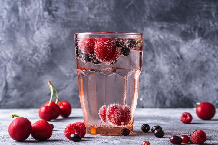 Brambůrky, limonády i smažená jídla: Jaké letní návyky vyměnit za zdravější