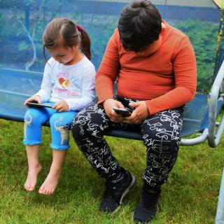 Jak poznat závislost na mobilu u dítěte a jak na ni reagovat