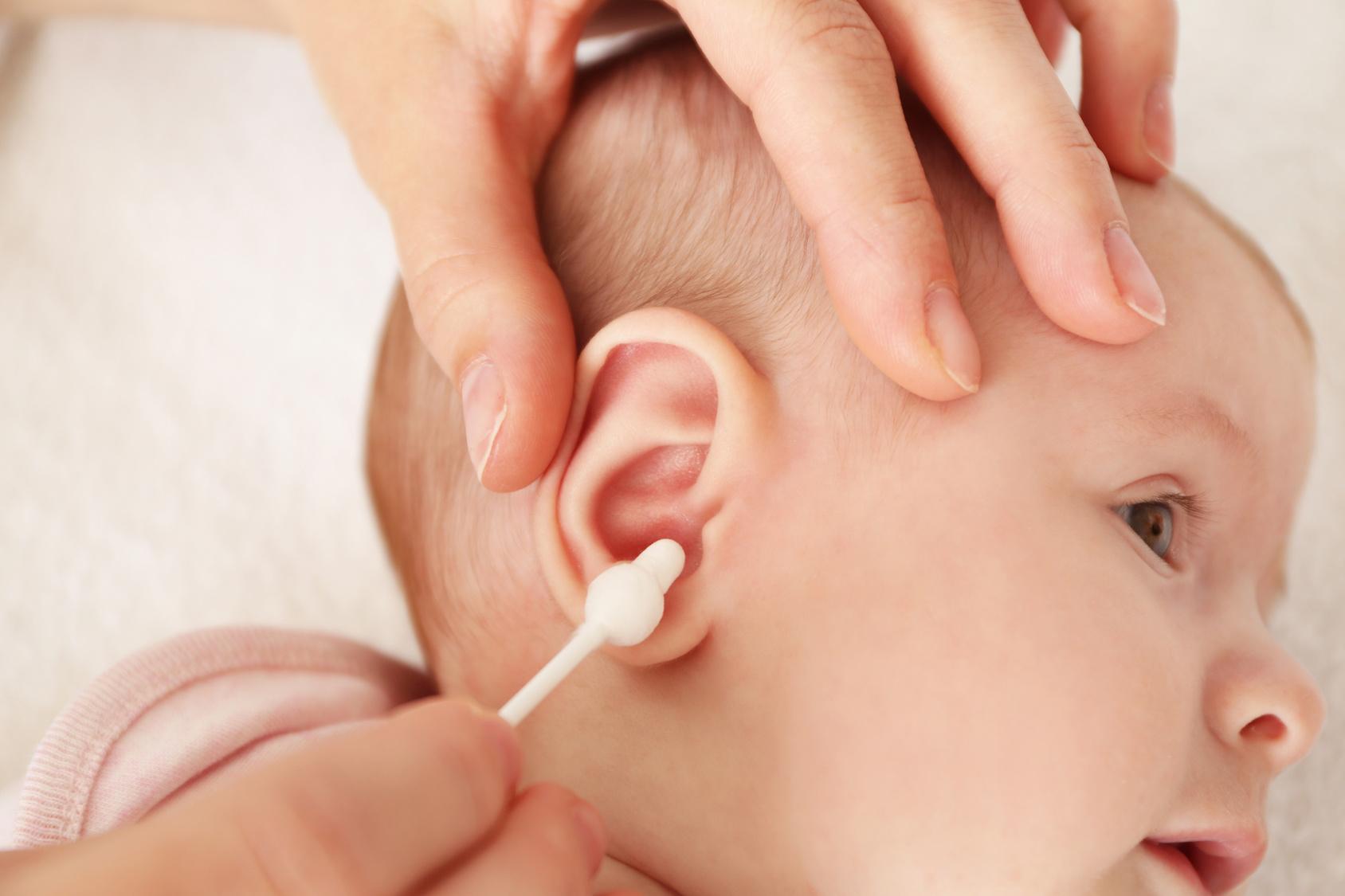 К чему снится чистить уши. Закапывание ушных капель. Ушная раковина новорожденных.