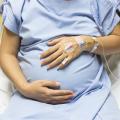Jsou rutinní úkony při porodu opravdu nutné?