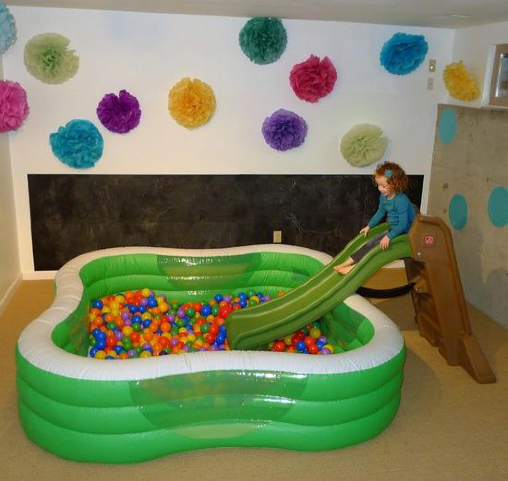 Горки шарики бассейн. Бассейн с шариками и горкой. Надувной бассейн с шариками. Сухой бассейн с горкой. Детский бассейн с шариками и горкой.