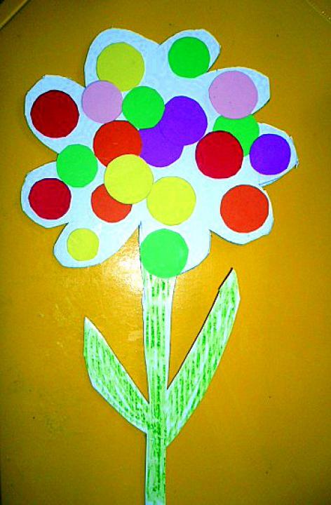 basteln-bunte-Blume-aus-Tonpapier.jpg