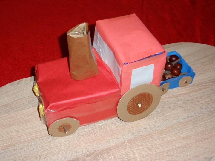 Postavil jsem s mámou traktor 4.JPG