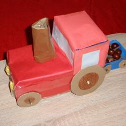 Postavil jsem s mámou traktor 4.JPG