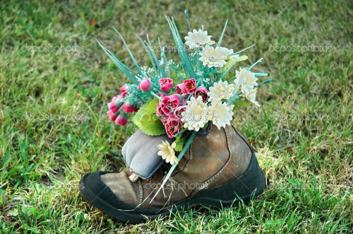 depositphotos_34405169-stock-photo-flowers-in-old-shoe-on.jpg