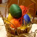 Velikonoční vajíčka v košíčku