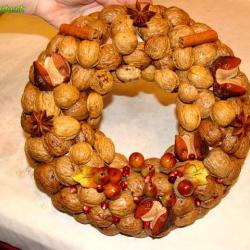 veniec z orechovych skrupiniek.jpg