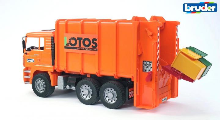 Bruder MAN TGA  popelářské auto oranžové se 2 popelnicemi 1:16