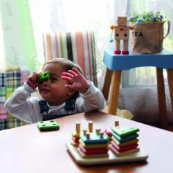 Plan Toys EKO - navlékací pyramida