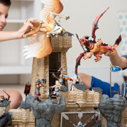 Schleich Rytíř na draku s pohyblivými křídly