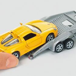 SIKU Osobní automobil s přepravním přívěsem, 1:55