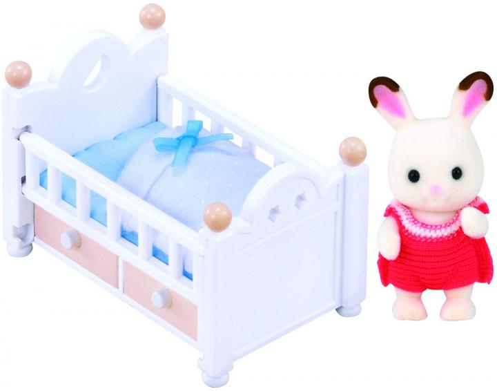 Sylvanian Families Nábytek chocolate králíků - baby králík v postýlce