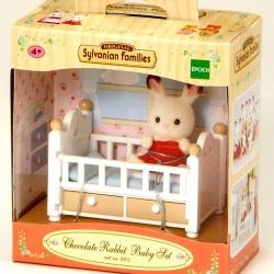 Sylvanian Families Nábytek chocolate králíků - baby králík v postýlce
