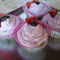 Cupcakes z jablek a podmáslí s jahodovým krémem