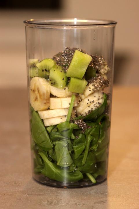 recept-chia-smoothie-kiwi-spenat-mixovaci-nadoba.jpg