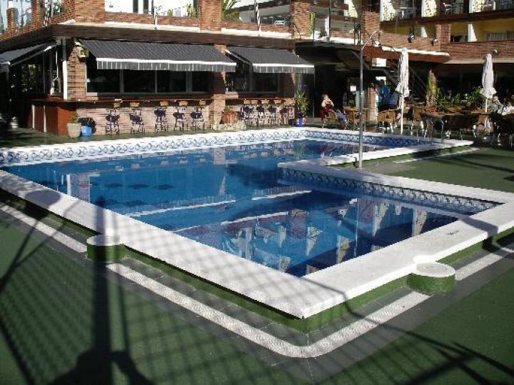 piscina-exterior.jpg