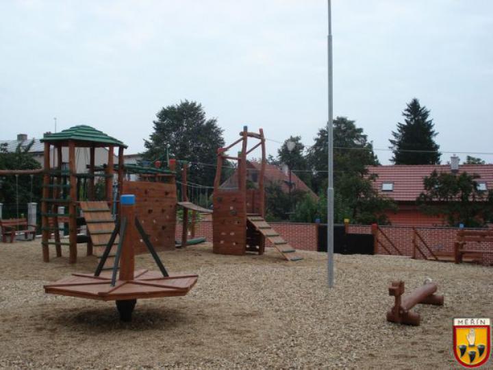 Měřín, vedle zdravotního střediska