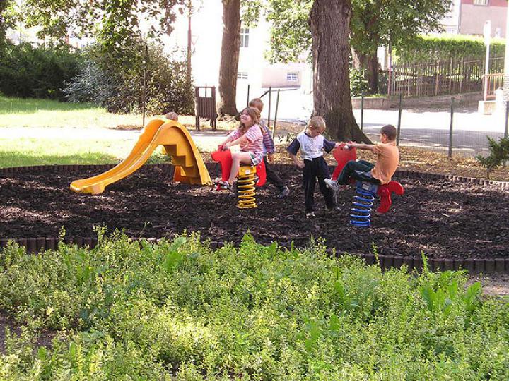 Neštěmice - park před městským úřadem
