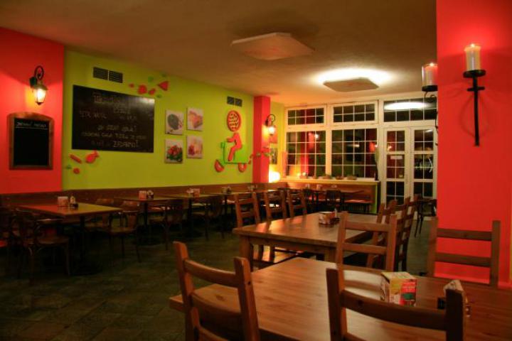 Plzeň - Café Restaurant Pizza - doma