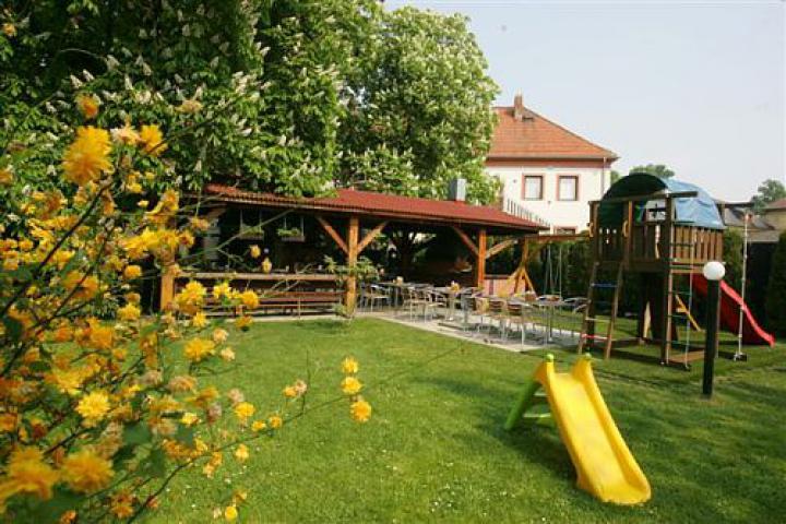 Praha Uhříněves - Restaurant Pivovarská