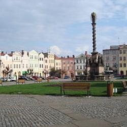 254px-Mírové_náměstí.jpg