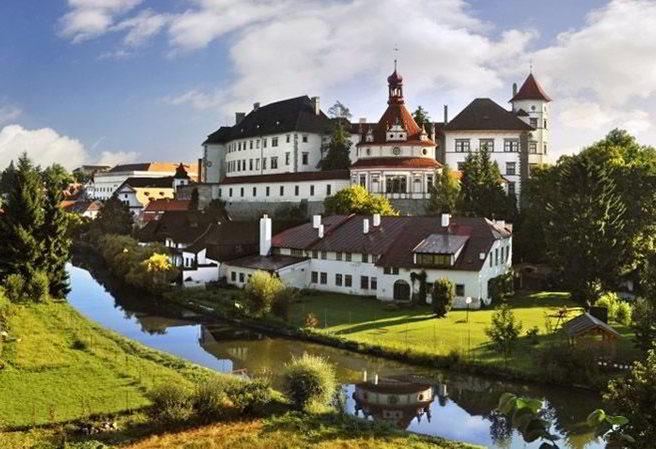 J Hradec zámek.jpg
