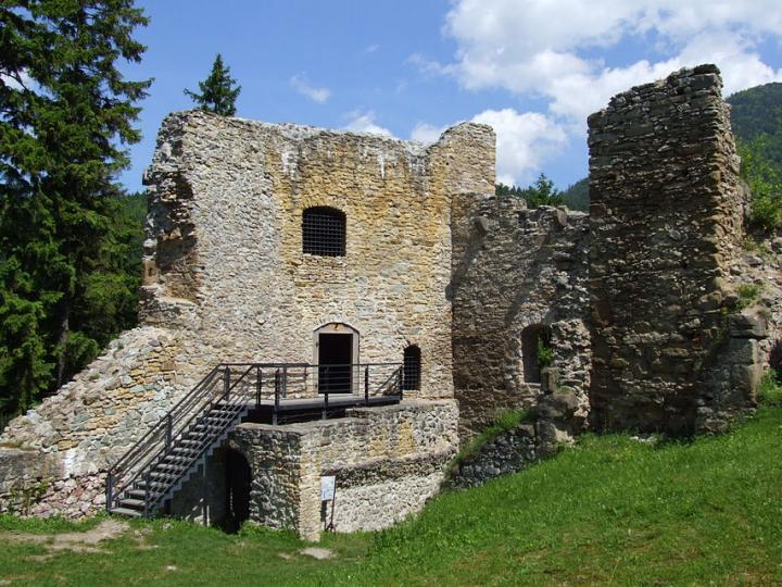 Likava_Castle_02_-_Pudelek.JPG