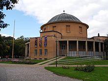 Praha,_Bubeneč,_planetárium_(01).jpg