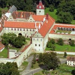 zamek-uhercice-2.jpg